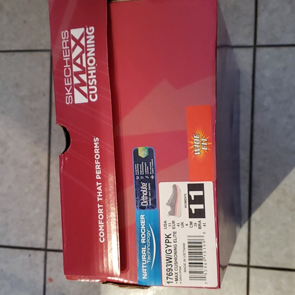 WomenSkechersGO RunMaxCushioned EliteGalaxyBurst RunningShoeWomenWideFitSize 11